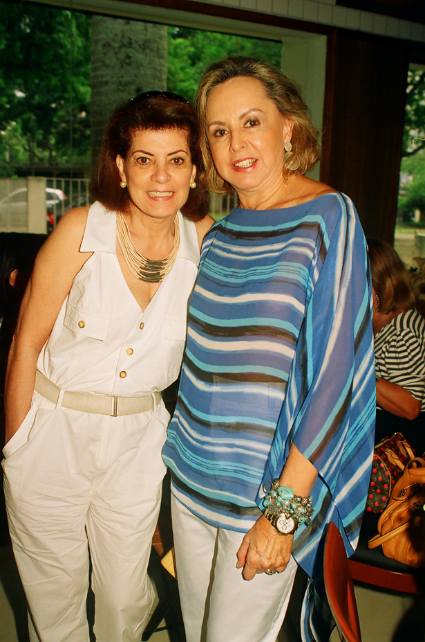 Lea Paulita Rodrigues e Ina Yazeji Léa Nigri festeja 65 rodeada de 90