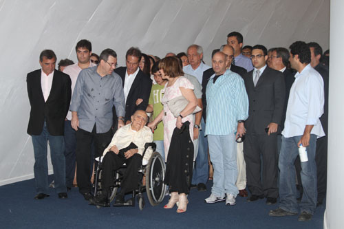 Oscar 5999 Niemeyer festeja 103 anos e inaugura Fundação