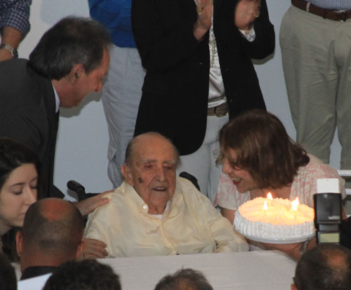 Oscar 6059 Niemeyer festeja 103 anos e inaugura Fundação