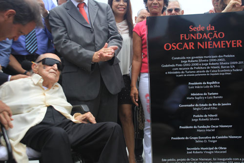Oscar 6064 Niemeyer festeja 103 anos e inaugura Fundação