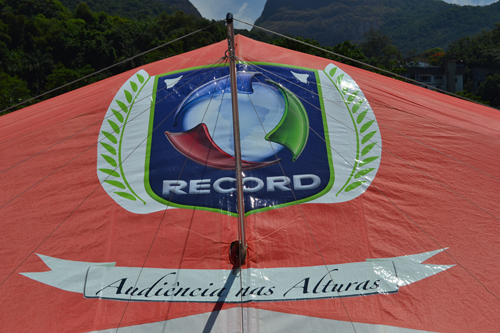 AsaD Record 003 Record festeja suas conquistas nas alturas