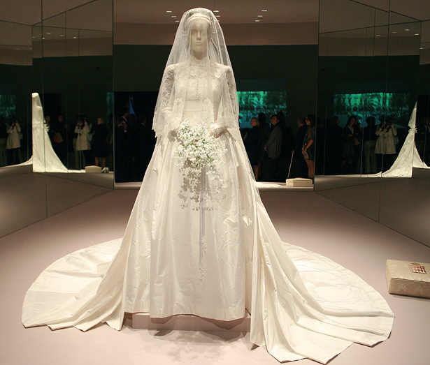 Vestido Grace Imperdível: exposição, em São Paulo, reúne cerca de 900 ítens de Grace Kelly!