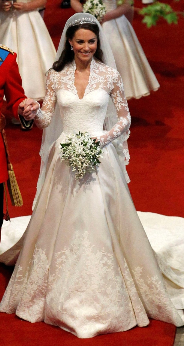 Vestido de noiva Catherine Middleton Desvendando o mistério: teria Kate reaproveitado o mesmo vestido? 