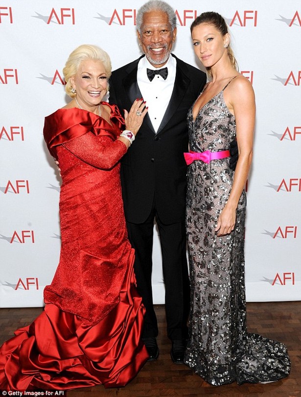 hebe1 Gisele, Hebe e Camila: brasileiras arrasam na premiação 39º AFI Life  Achievement, em Los Angeles