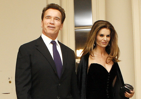 Arnold Schwarzenegger Maria Shriver O solitário de Eddie Murphy e Schwarzenegger bem acompanhado