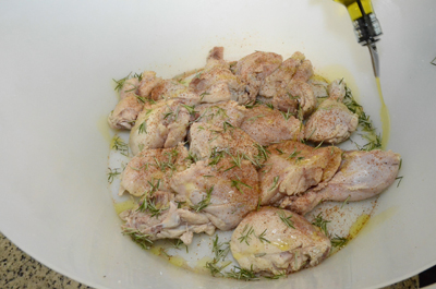 Beth 01 2 frangos inteiros cortado em pedaços e escaldados e temperar a gosto Porque hoje é sábado... dia de Frango com Quiabo à Gisella Amaral