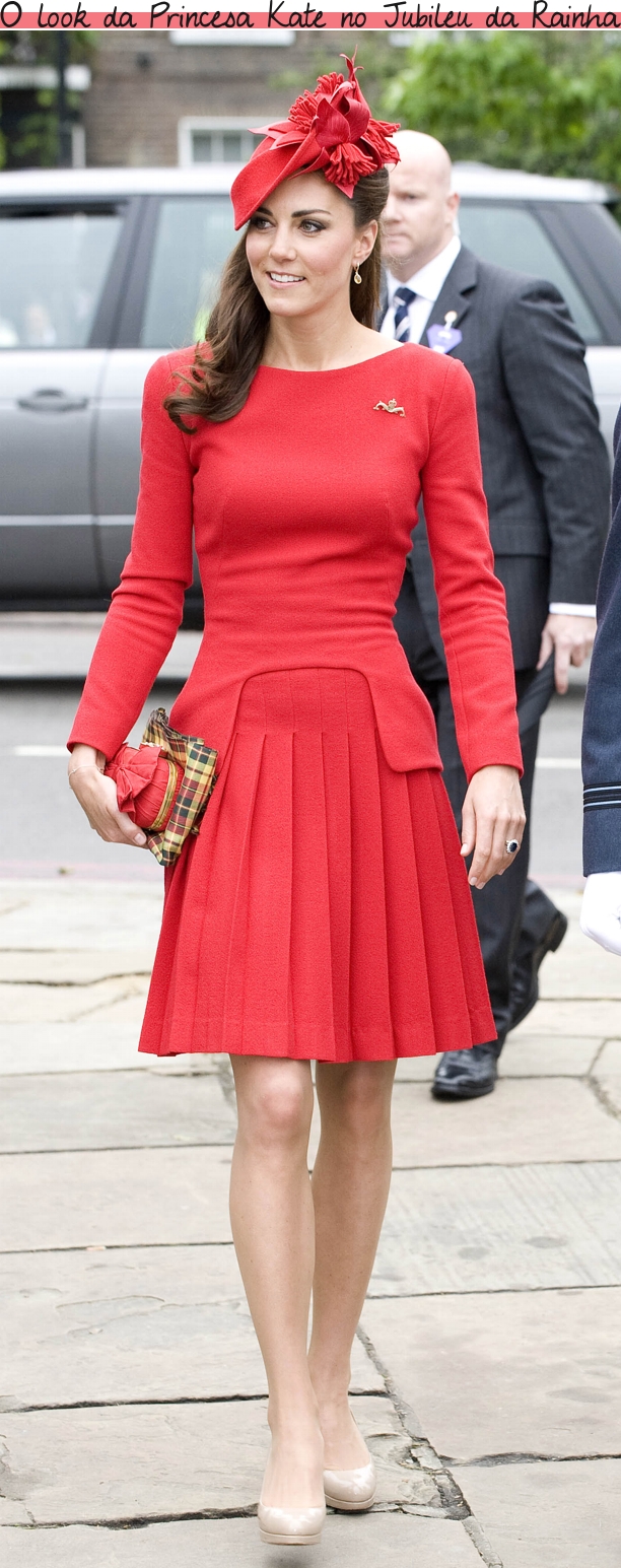 Kate Jubileu De vermelho, Kate Middleton rouba a cena no Jubileu da Rainha