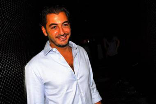 Michel Saad Michel Saad Gato em teto de Londra quente