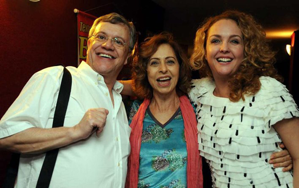Por telefone Luís Artur Nunes Stella Freitas e Juliana Teixeira Antiguidade é posto, até no palco (e principalmente!)